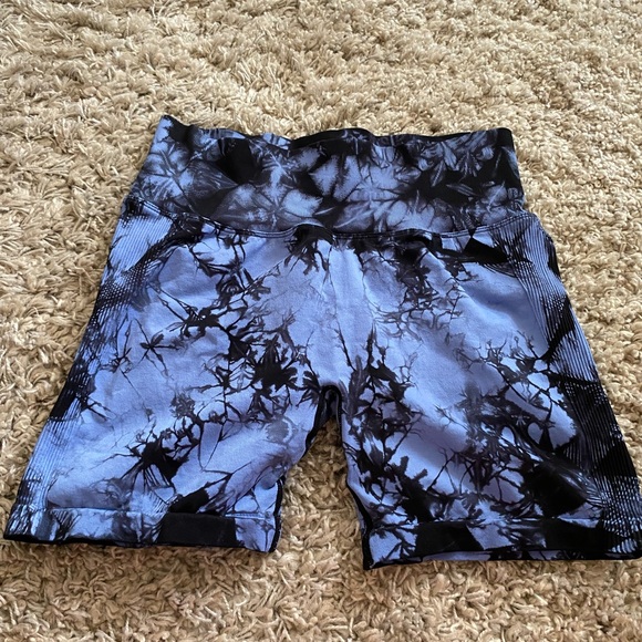 Yeoreo Tie Dye Butt Scrunch Shorts - Picture 2 of 4